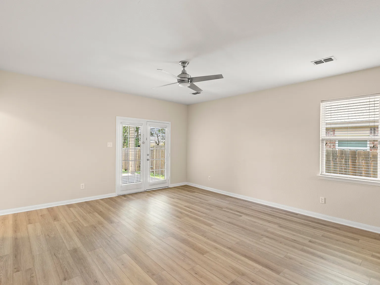 3 bed, 1608 sqft, $2,200 — Photo 3