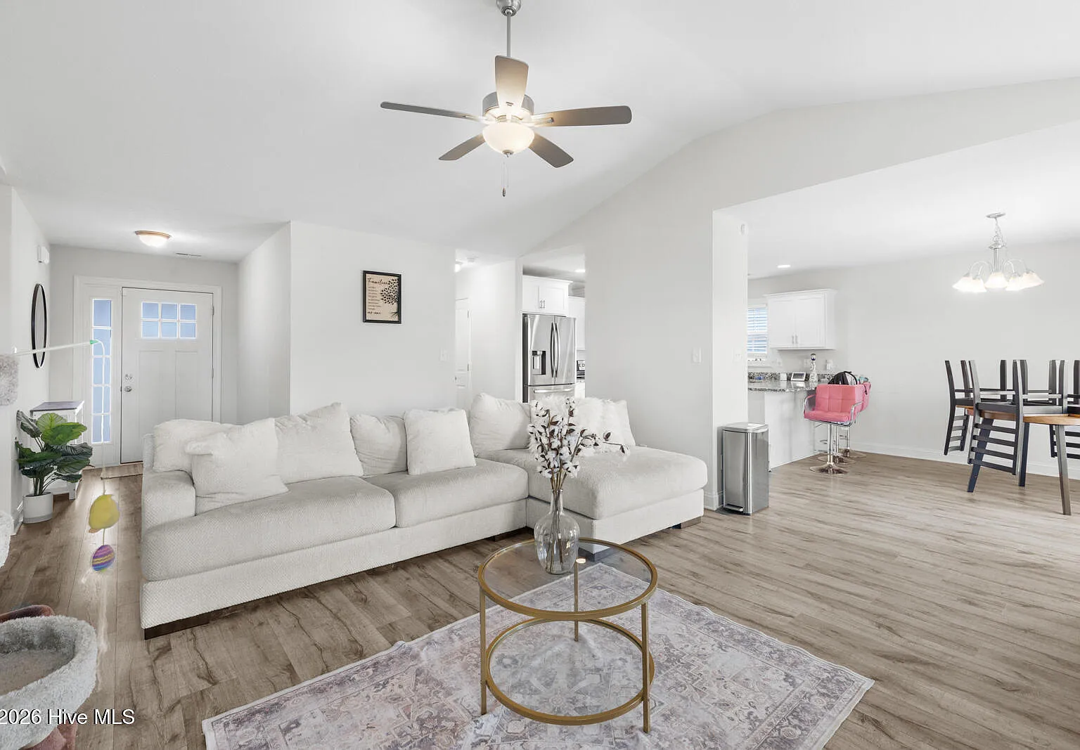 3 bed, 2.0 bath, $2,150 — Photo 3