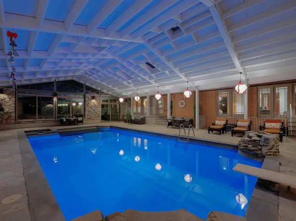 91 Chestnut Ridge Rd, Saddle River, NJ 07458