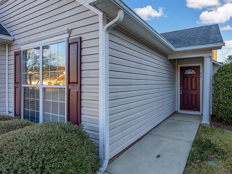 94 Currant Ln — Photo 2