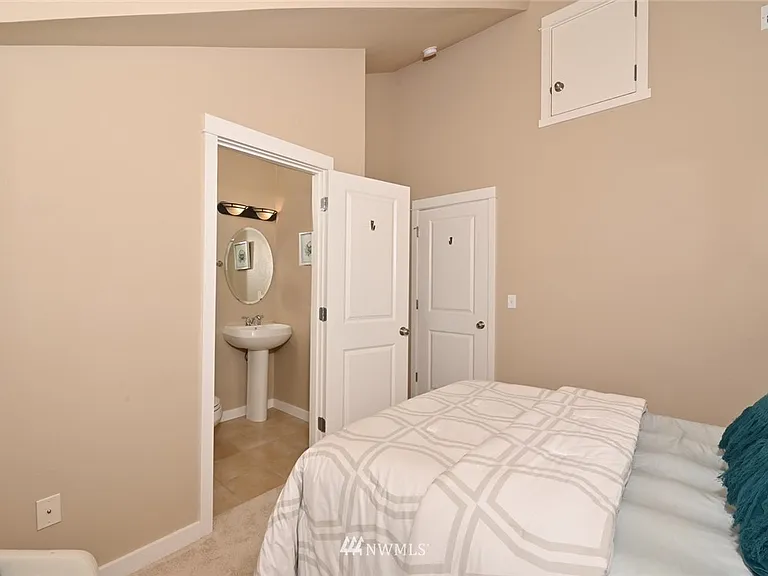 2337 Yale Ave E #B — Photo 28