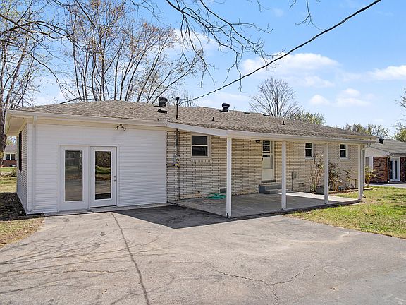 3rd image of 521 Greenwood Dr