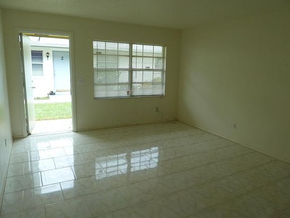 3rd image of 932 19th St
