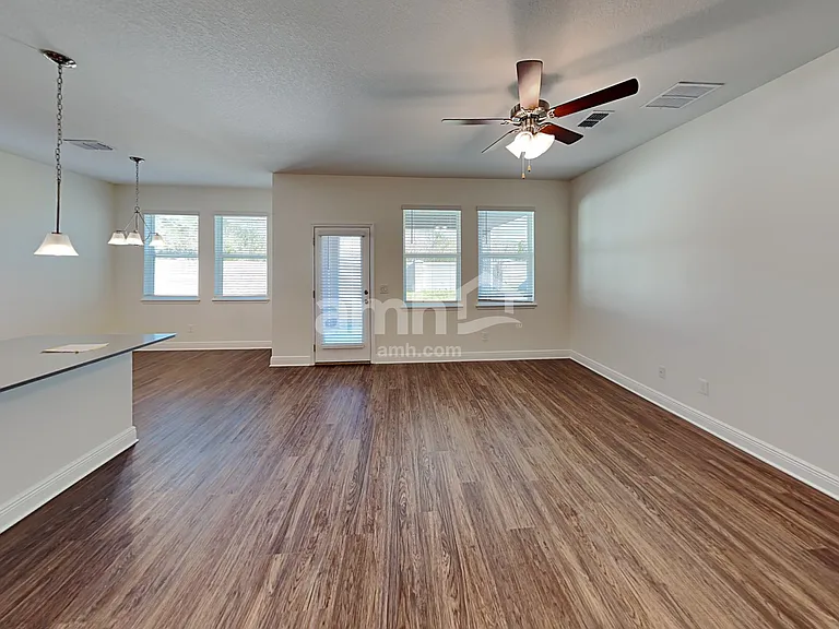 955 Heavenly Dr — Photo 10
