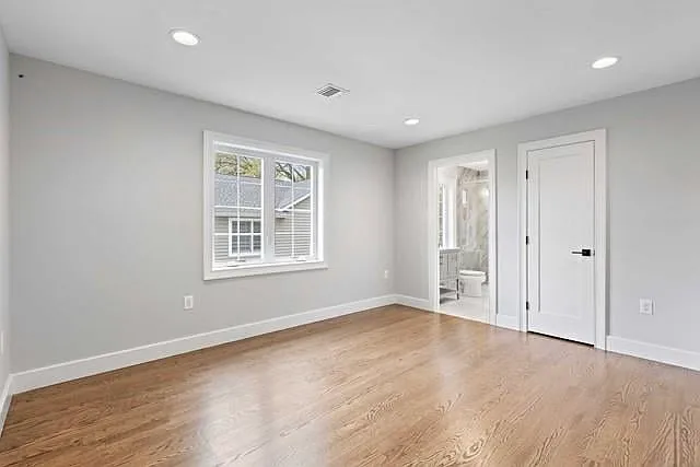 70 Columbus Dr — Photo 16