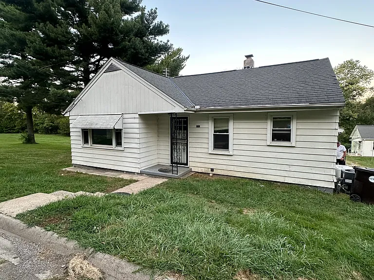 332 Harris Ln — Photo 1