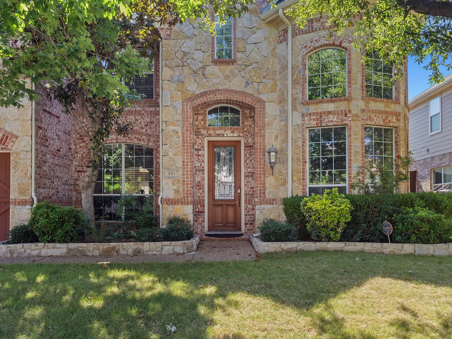 5 bed, 4069 sqft, $4,600 — Photo 2