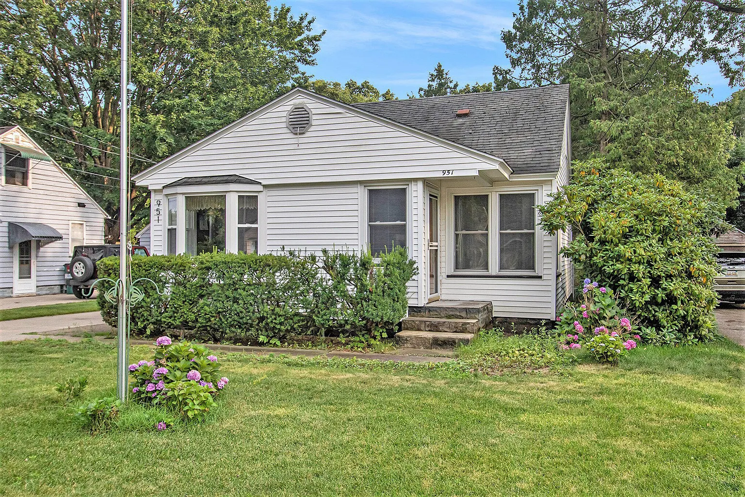 951 Wilson Ave photo 1