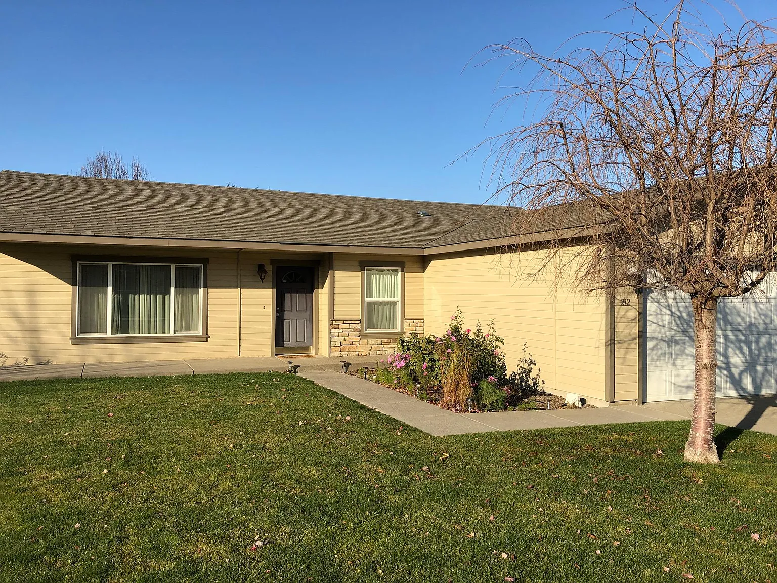 212 SW Malibu Dr — Photo 2
