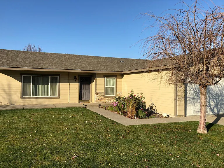 212 SW Malibu Dr — Photo 2