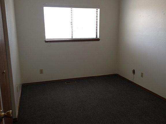 2nd image of 965 30th St #B