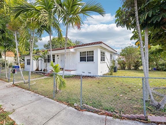 2nd image of 1121 SW 36th Ave