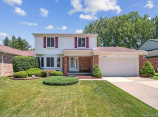 830 Glenullin Dr, Canton, MI 48187
