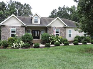 2027 Tall Oak Dr, Lenoir, NC 28645