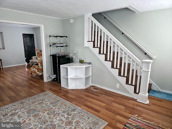 2nd image of 213 Laurel St