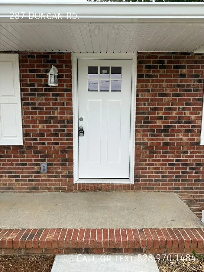 Fantastic Flat Rock Three Bedroom! — Photo 3