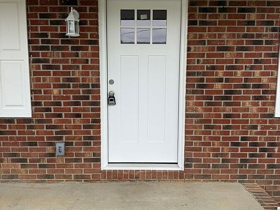 3rd image of 287 Duncan Rd