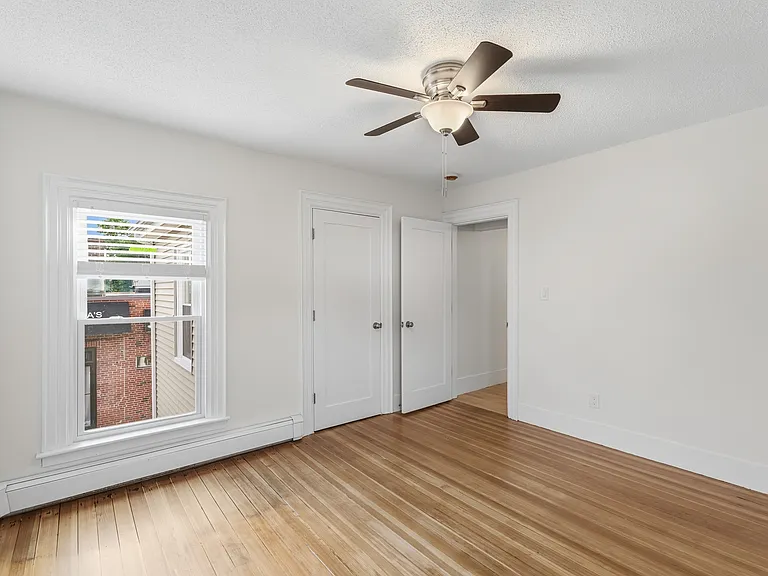 230 Adams St — Photo 6