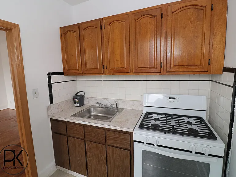 597 Leonard St #3R — Photo 7