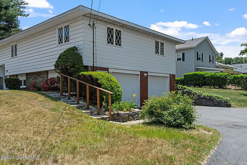 4th image of 13 Jean Avenue