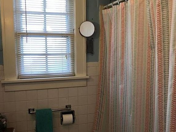 MORE OF BATHROOM