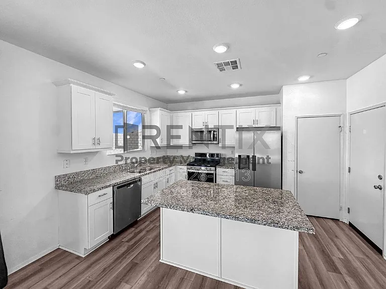 15739 Yosemite St — Photo 4