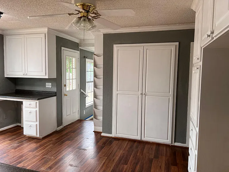 1703 Delano St — Photo 37