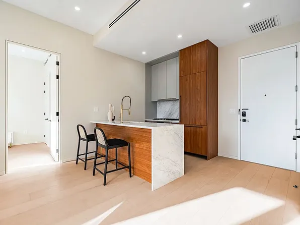 31-16 21st St #3AA, Astoria, NY 11106