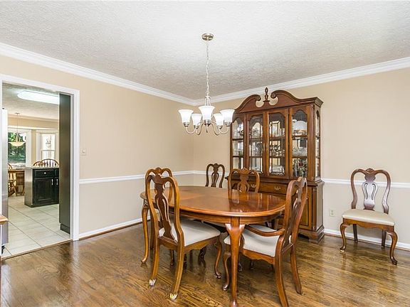 5th image of 2151 Meadowind Ln NE