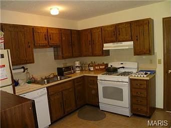5th image of 3722 Candlewyck Club Dr APT D