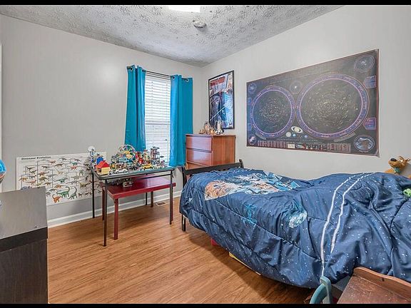 5th image of 692 Graftons Mill Ln
