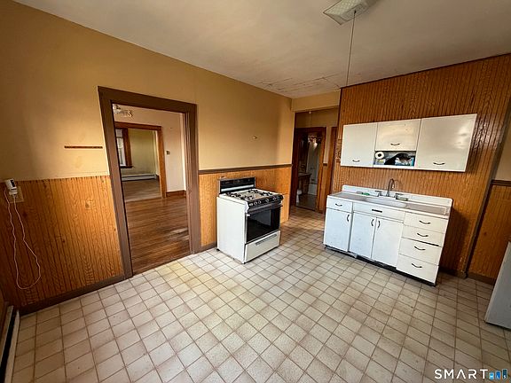 4th image of 199 Burritt Street