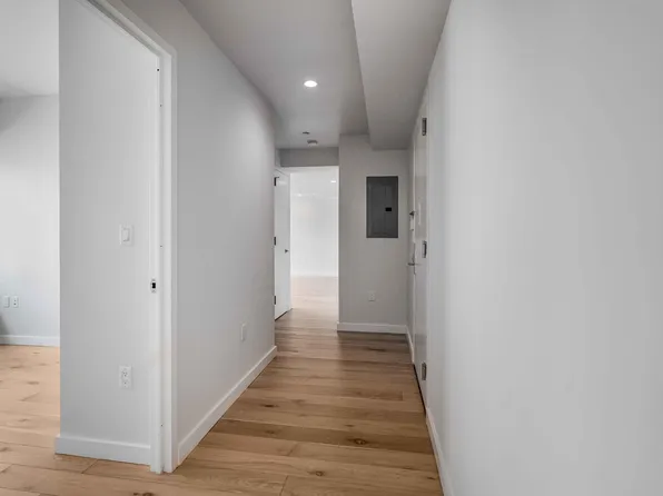 555 Waverly Avenue image 6 of 24