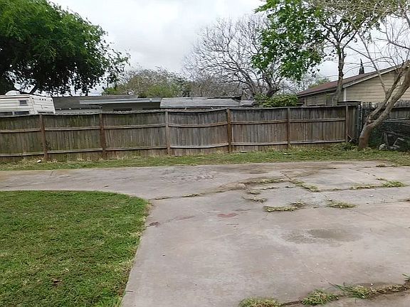 4th image of 4250 Green Grove Dr