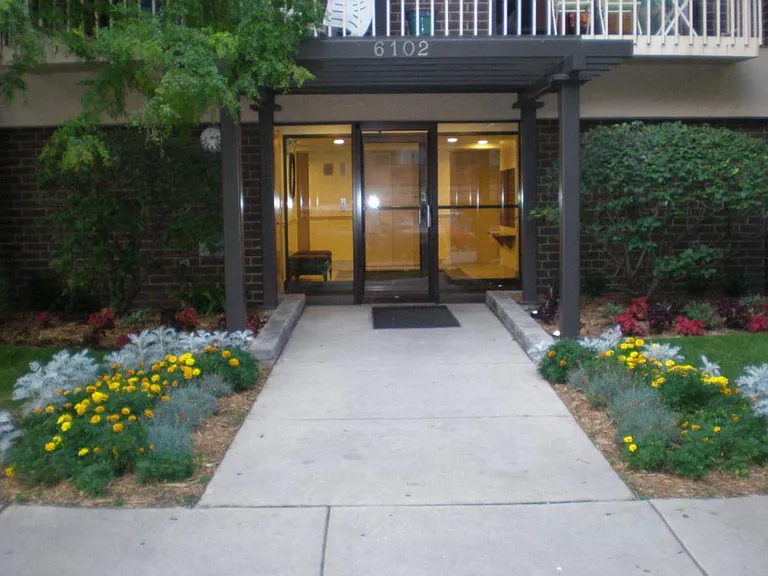 6102 N Sheridan Rd #204 — Photo 2
