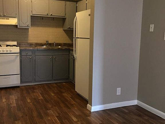 3rd image of 1204 E Washington St APT 2E