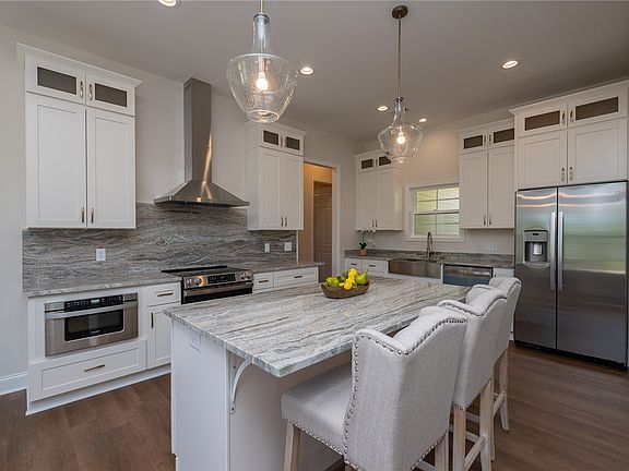3rd image of 711 Hidden Falls Dr