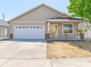 8276 Kestrel Way, White City, OR 97503