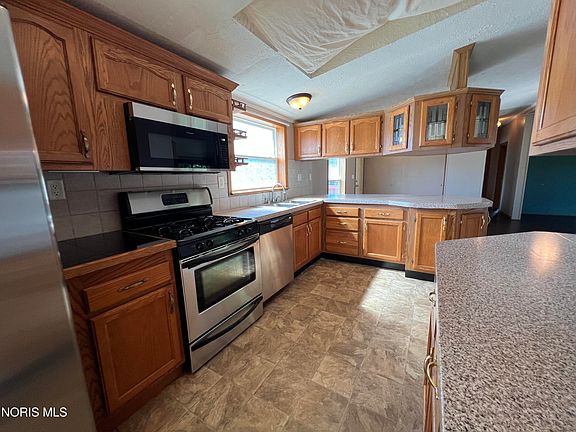 4th image of 930 E Broadway St #23