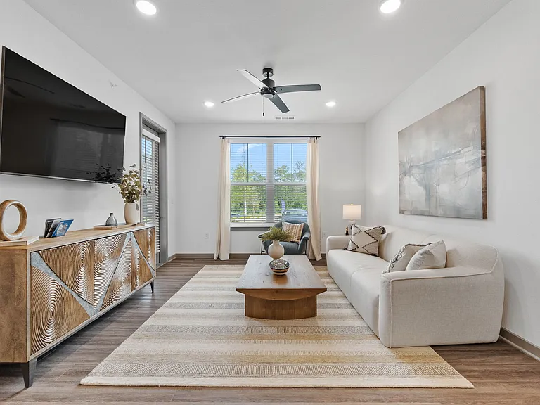 The Quinn Luxury Apartments — Photo 31