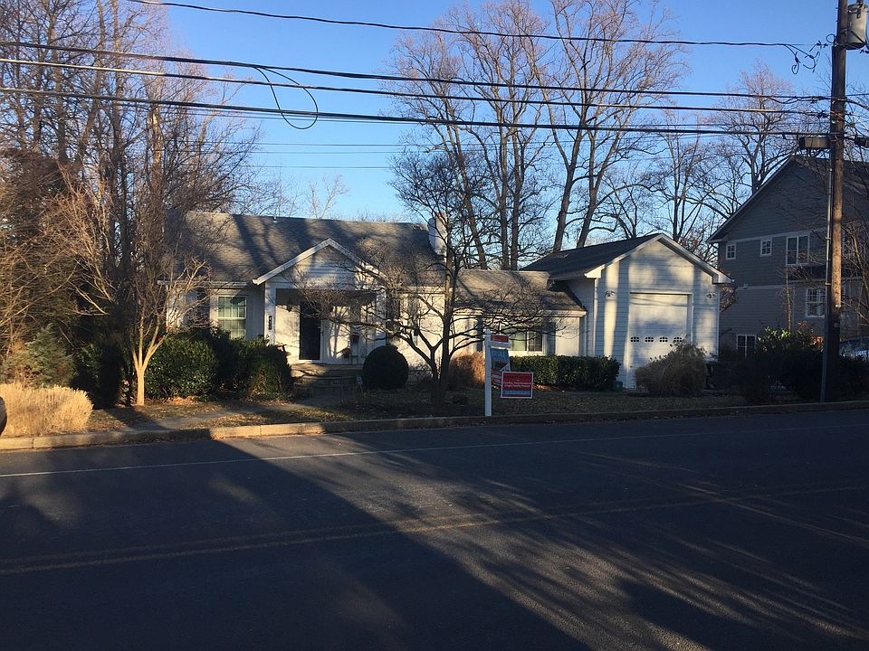 1st image of 422 Great Falls St