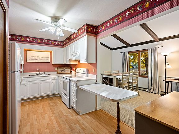 4th image of 10567 Westwood Dr Unit 2