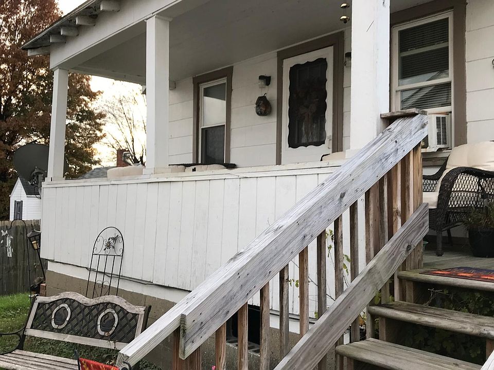 1st image of 55 1/2 Oak Ave