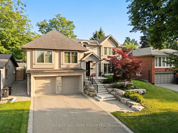 25 Queensborough Cres, Toronto, ON M9R 1A1