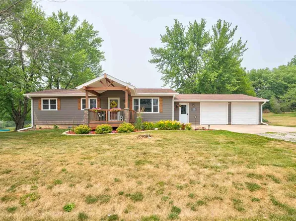 712 W 2nd St, Washington, IA 52353