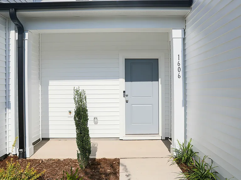 1606 Eckert Ln — Photo 3