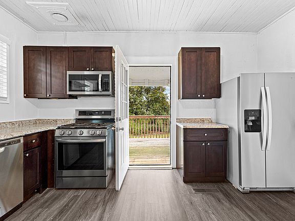 4th image of 30 Pine St