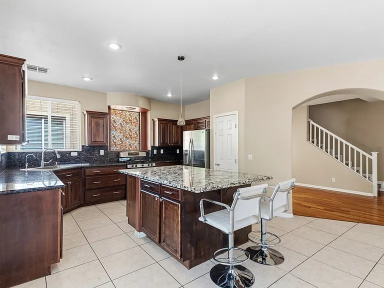527 Newberry Springs Dr — Photo 15