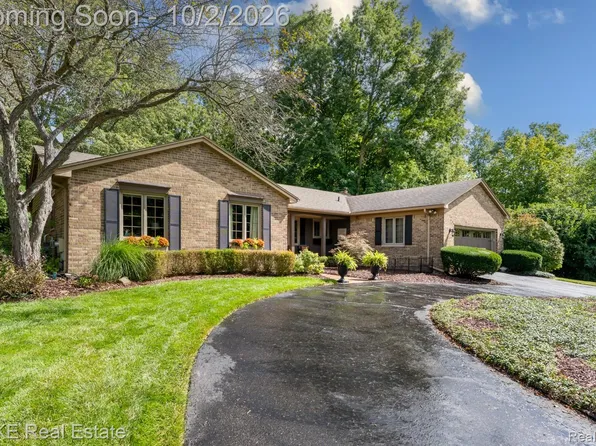 9200 Colony Farm Dr, Plymouth, MI 48170