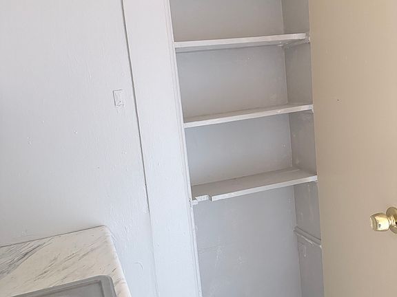 4th image of 716 Sanford Ave #B